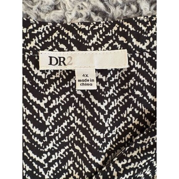 Daniel Rainn Women's 4X Black Geometric V-Neck Short Sleeve Blouse - Picture 6 of 8